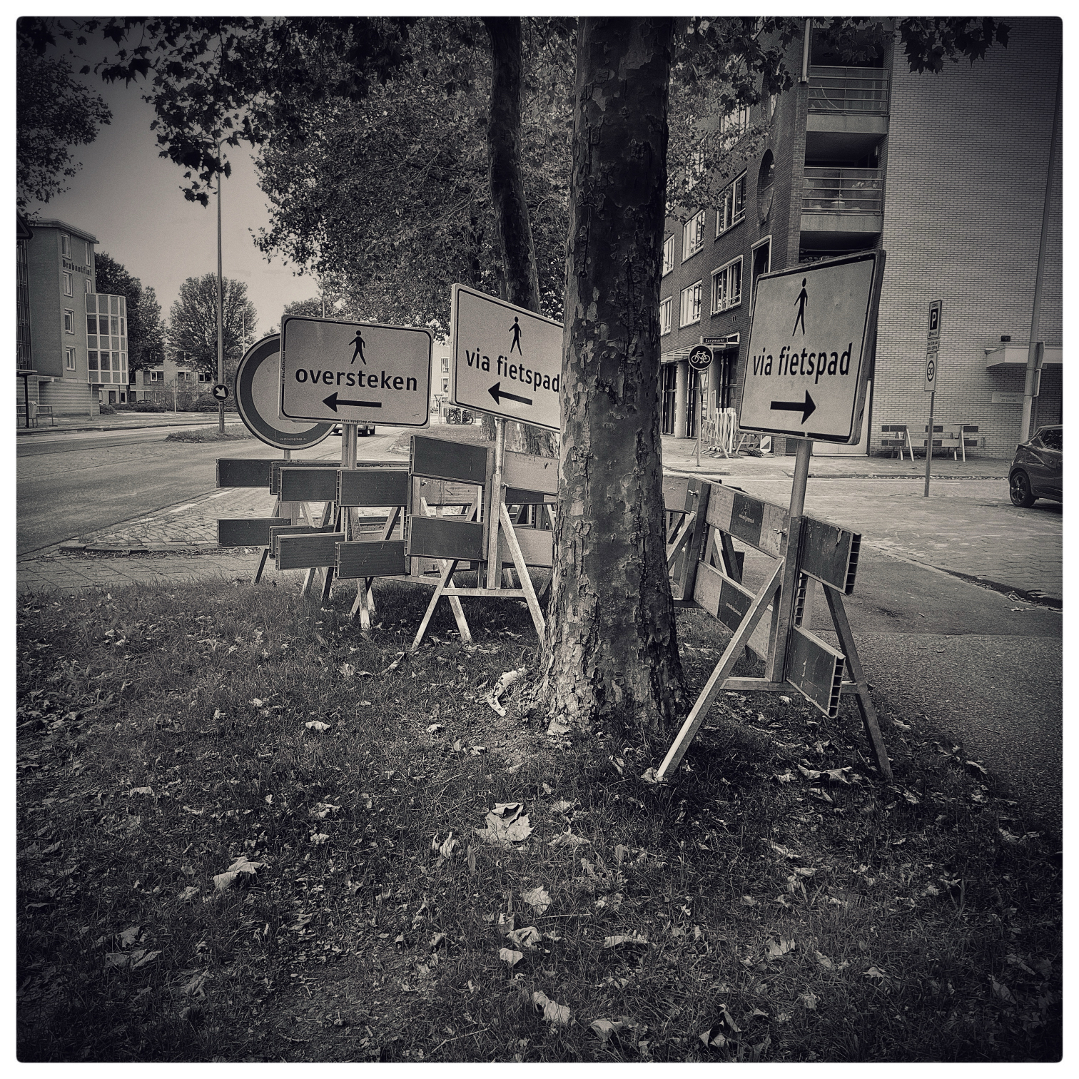 jan uiterwijk - please cross via the cycle path